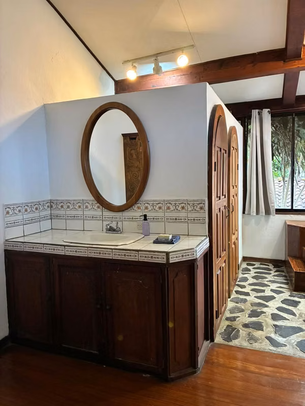 Apartamento en Escazu de 200m2 se Alquila Amueblado está Rodeado de Naturaleza