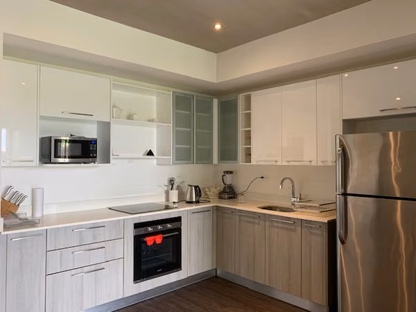 Venta de Apartamento Amueblado en Santa Ana con Excelente Ubicación