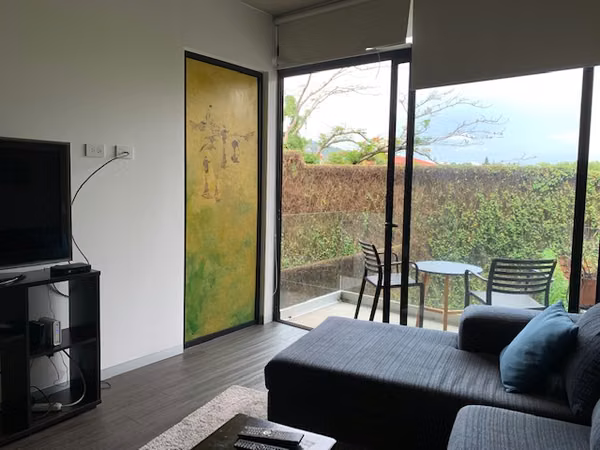 Venta de Apartamento Amueblado en Santa Ana con Excelente Ubicación