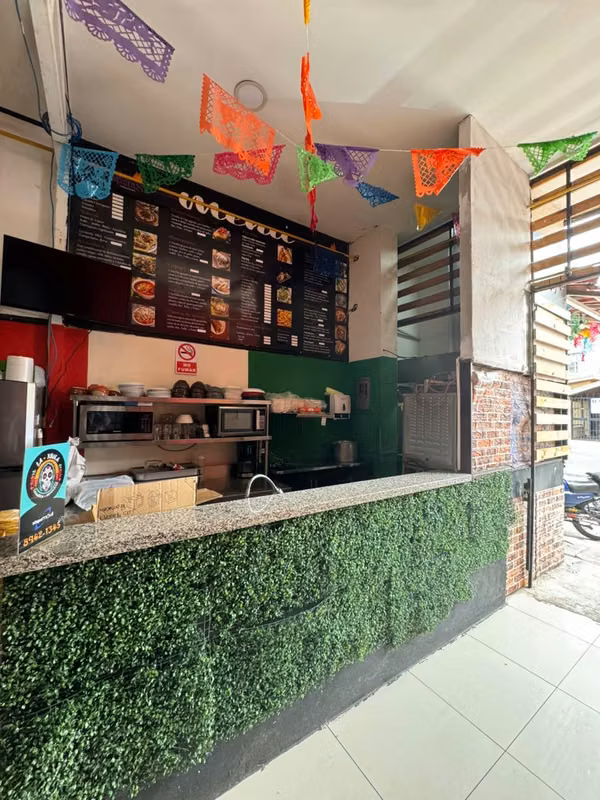 COMMERCIAL LOCAL NEGOTIABLE IN TIBAS, EXC COMMERCIAL POINT 24 / 7 (IS GIVEN A MONTH OF GRACE)