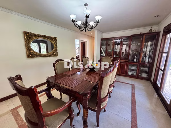 Venta de preciosa casa de 5 hab. Amplio patio. Residencial Altamonte. Curridabat