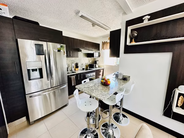 VENTA DE HERMOSO APARTAMENTO EN PISO 8 EN CONDOMINIO 9-10 COMPLETAMENTE AMOBLADO Y EQUIPADO