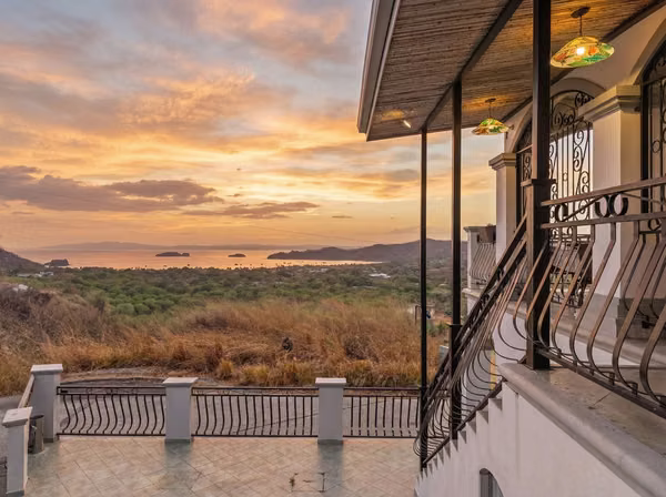 Lookout Suites | Propiedad hotelera boutique con vista al mar en Playas del Coco