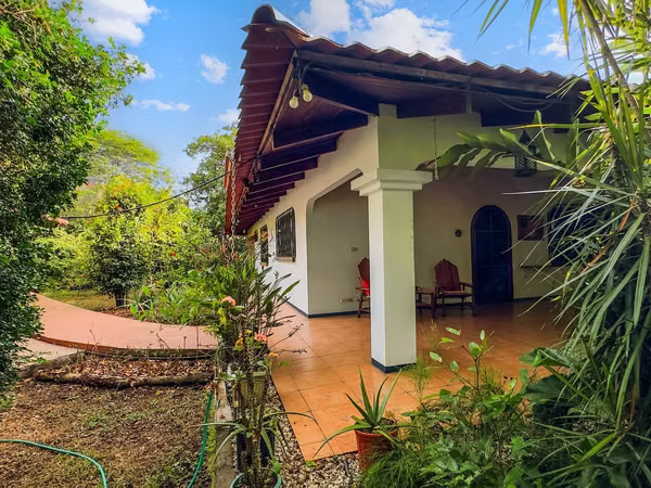 Casa Luna | Home with Pool and Gardens on 1,372 m² in Playas del Coco