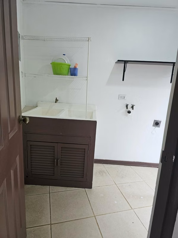 ¡APARTAMENTO EN ALQUILER!