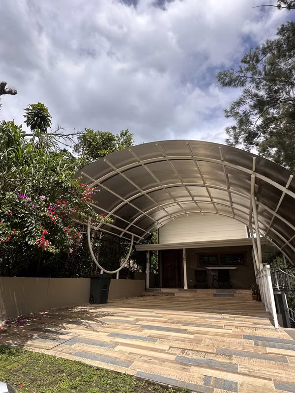 Beautiful furnished house with internet service included in Los Angeles de Santo Domingo de Heredia.