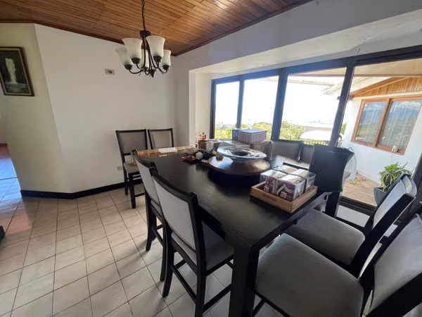 Casa Exclusiva en San Antonio de Escazú | Vistas Panorámicas, Amplios Jardines y Máxima Privacidad