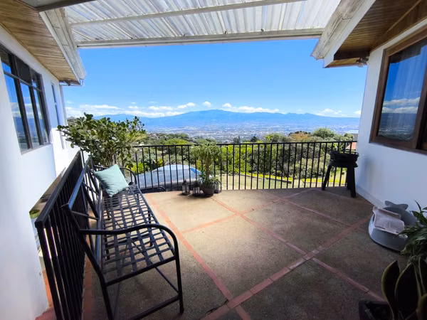 Casa Exclusiva en San Antonio de Escazú | Vistas Panorámicas, Amplios Jardines y Máxima Privacidad