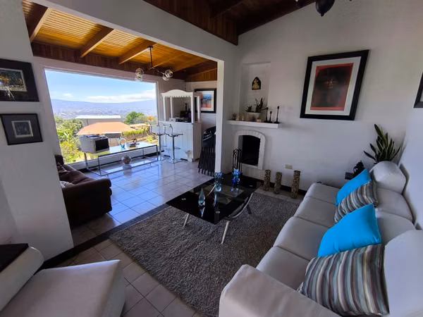 Casa Exclusiva en San Antonio de Escazú | Vistas Panorámicas, Amplios Jardines y Máxima Privacidad