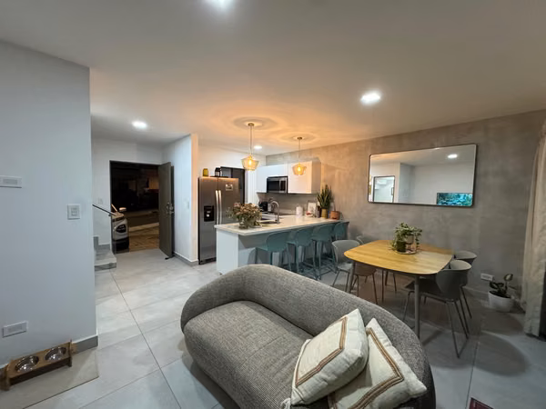 Se vende exclusiva casa en Escazú, Guachipelin, Condominio Bali.