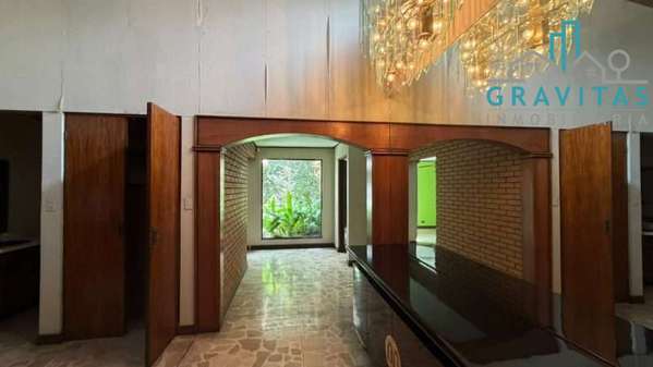 Venta de casa en la Sabana 506m2 ID 2076