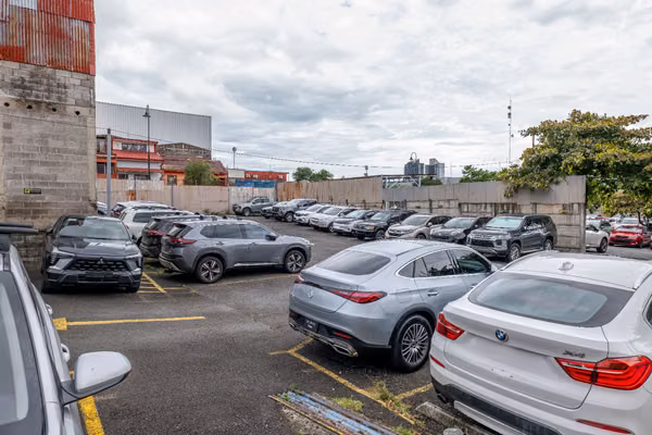 Parqueo Público en funcionamiento