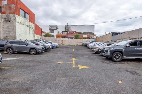 Parqueo Público en funcionamiento