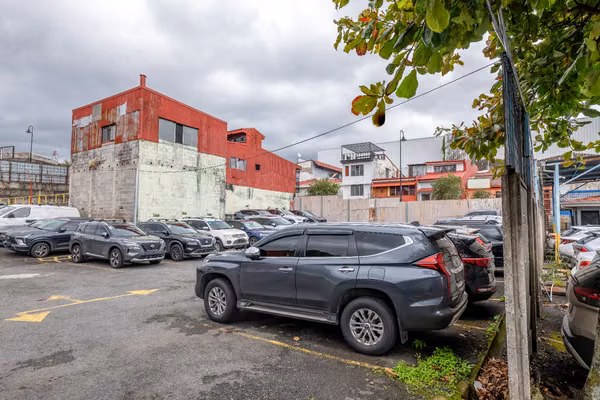 Parqueo Público en funcionamiento