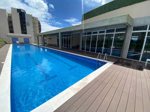 Alquilo Apartamento / 3 hab / 2 parqueos / balcón y terraza/ Monte Alto Curridabat