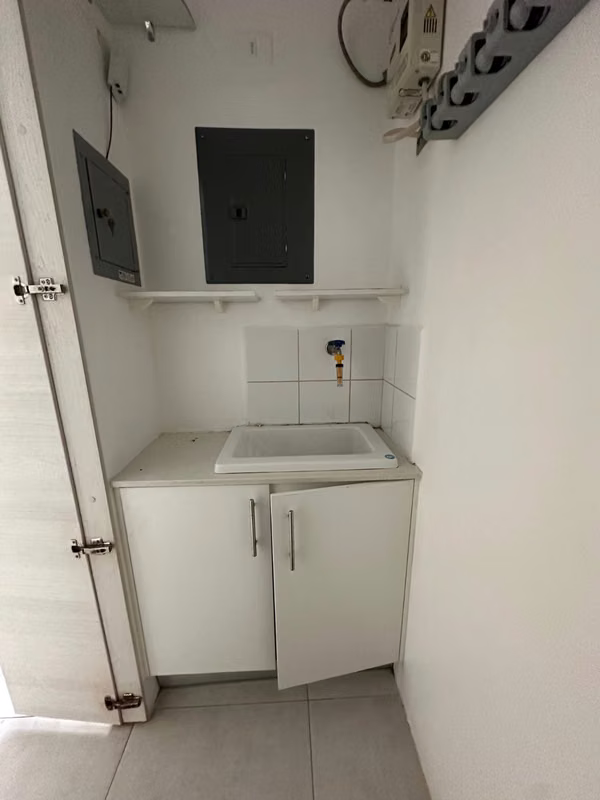 Alquilo Apartamento / 3 hab / 2 parqueos / balcón y terraza/ Monte Alto Curridabat