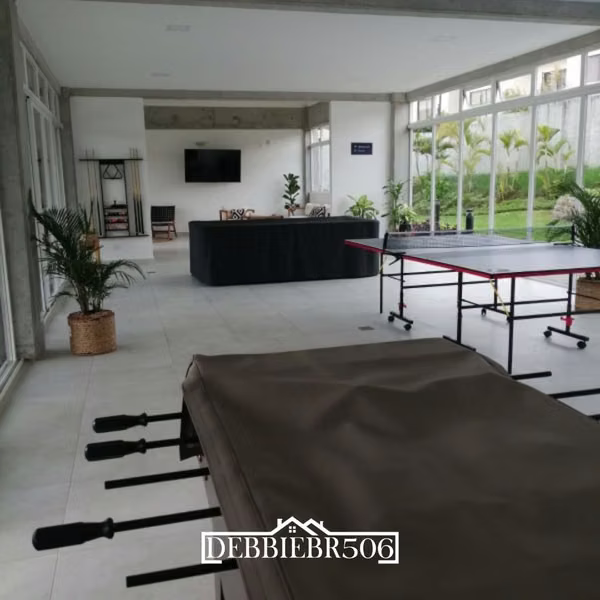 Alquilo Apartamento / 3 hab / 2 parqueos / balcón y terraza/ Monte Alto Curridabat