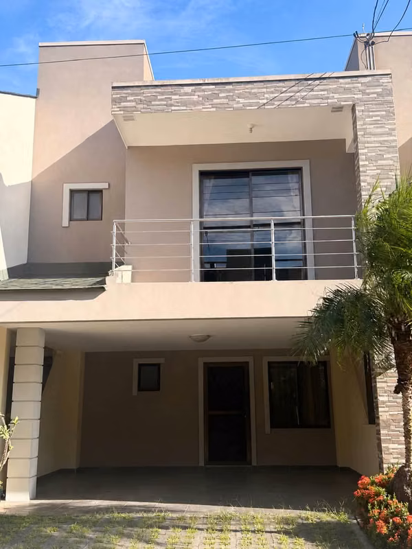 Alquiler Casa Esquinera en en Ciudad Colón