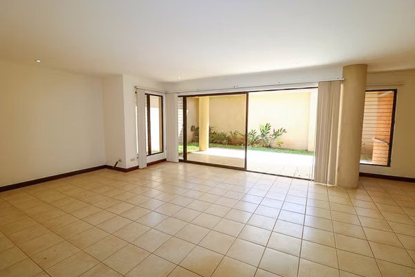 Trejos Montealegre x Avenida Escazú! Condo de 365 m2 con 5 habit. + de servicio
