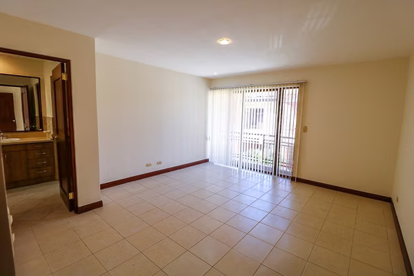 Trejos Montealegre x Avenida Escazú! Condo de 365 m2 con 5 habit. + de servicio