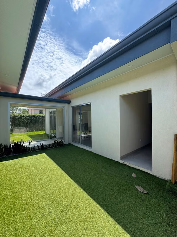 ALQUILER DE CASA EN CONDOMINIO HACIENDA GARABITO EN LA GARITA DE ALAJUELA