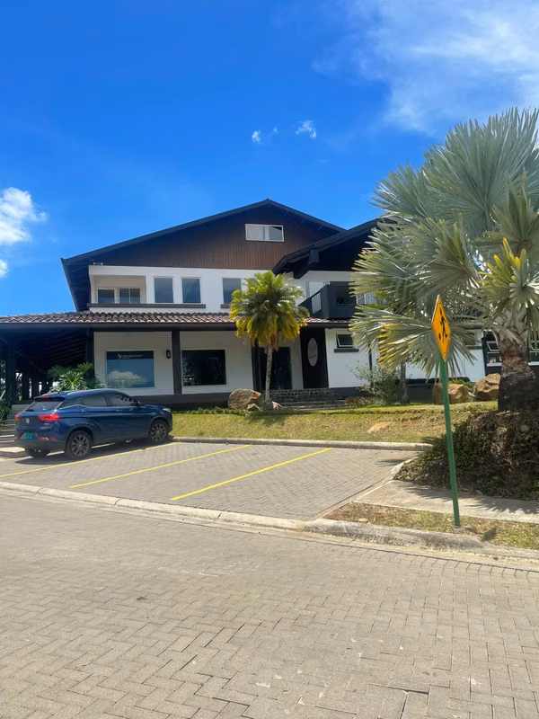 ALQUILER DE CASA EN CONDOMINIO HACIENDA GARABITO EN LA GARITA DE ALAJUELA