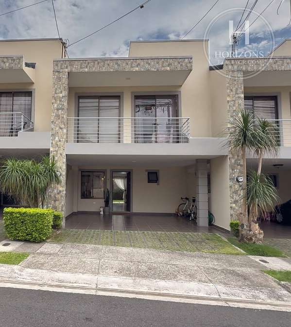 House for Sale in Condominium Valle Alto in Mata de Plátano 3 Bedrooms with Spacious Garden and Bea