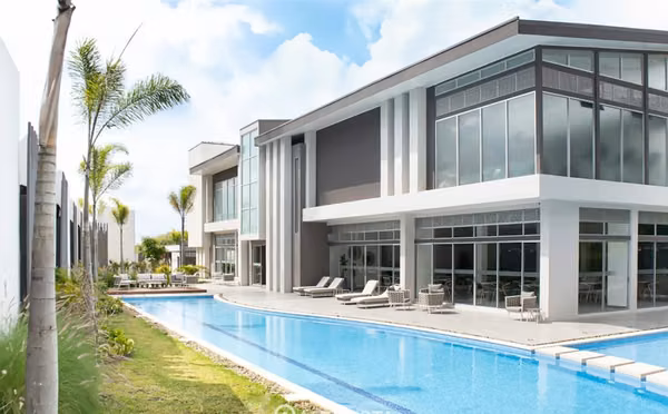 ALQUILER DE CASA AMUEBLADA EN CONDOMINIO BLUE, CARIARI
