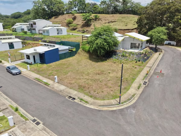 Venta de lote en Turrúcares de Alajuela 256 m² en Condominio Residencial Bosque San Miguel.
