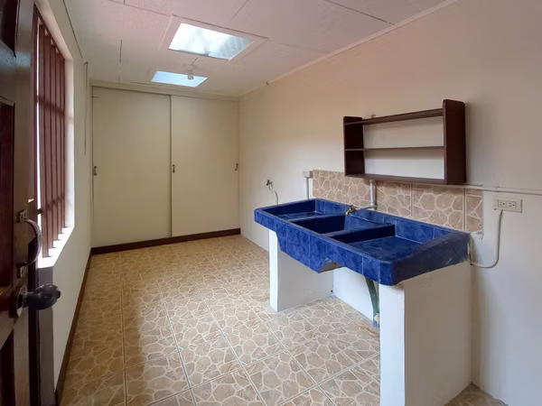 ALQUILER DE CASA DE UNA PLANTA EN CURRIDABAT