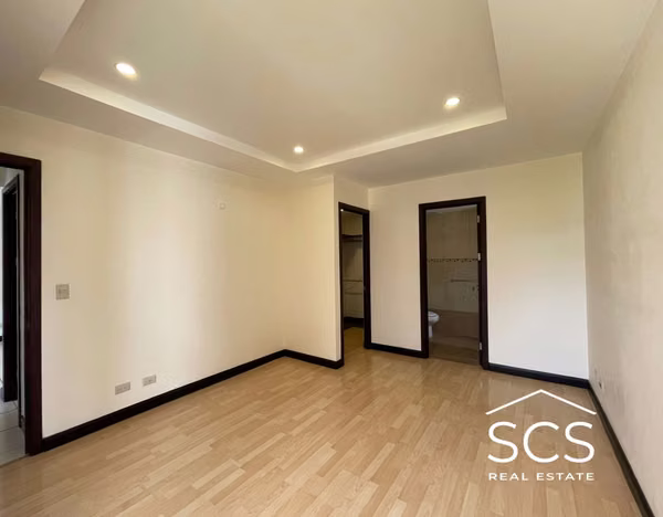 Se alquila apartamento SIN MUEBLES, NI LÍNEA BLANCA (sólo plantilla-horno y extractor) en Avalon Country Club Condominio