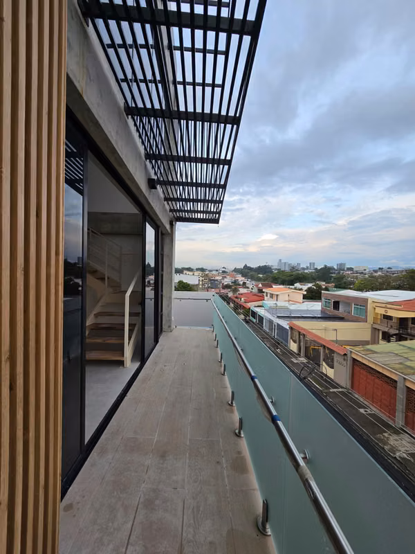 PENTHOUSE DE 2 NIVELES CON ALMPLIA TERRAZA - ROHRMOSER