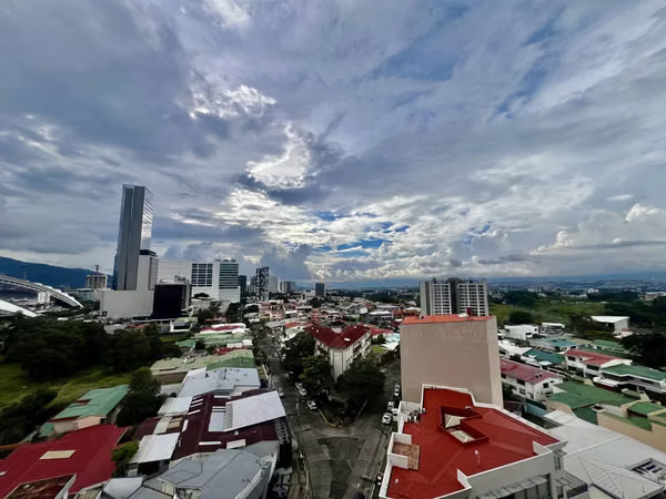 Se Alquila/Vende Apartamento Estudio con Balcón y Vista a las Montañas, en Sabana Norte.