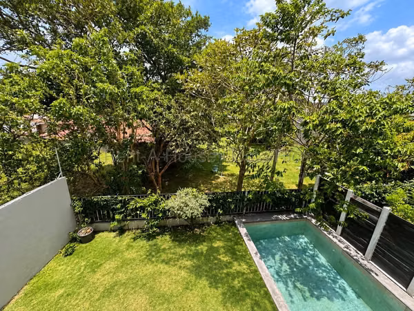 VIVE SANTA ANA CON PISCINA PRIVADA Y JARDÍN