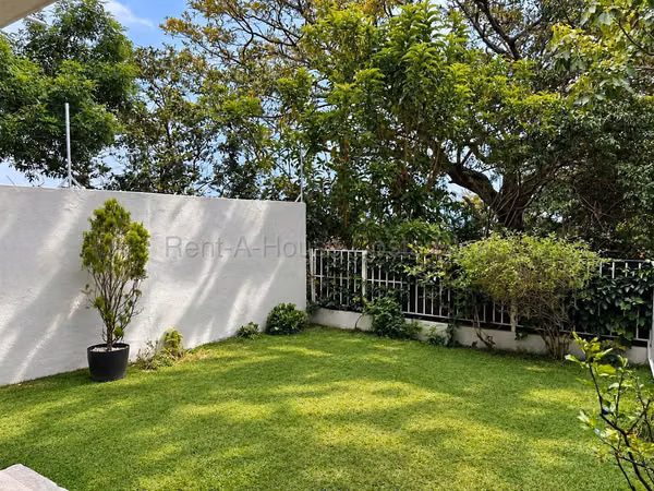 VIVE SANTA ANA CON PISCINA PRIVADA Y JARDÍN