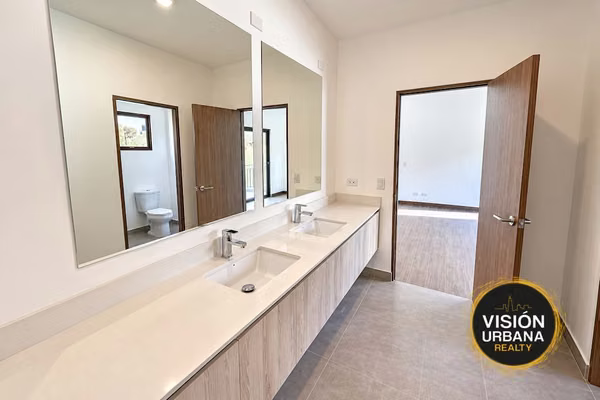 Penthouse de 4 Habitaciones en Condominio Vista Al Valle