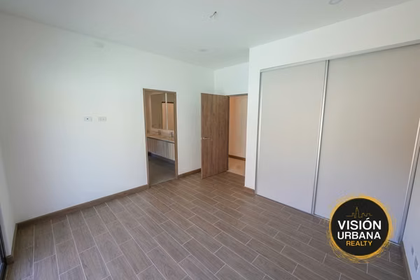 Penthouse de 4 Habitaciones en Condominio Vista Al Valle