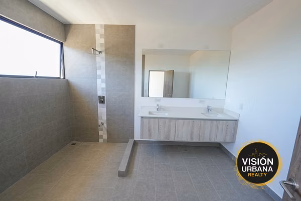 Penthouse de 4 Habitaciones en Condominio Vista Al Valle
