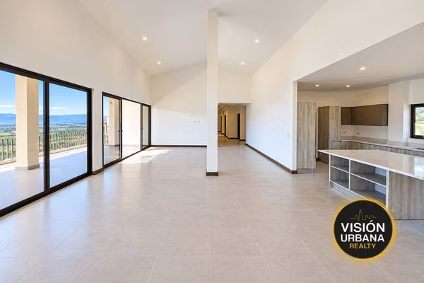 Penthouse de 4 Habitaciones en Condominio Vista Al Valle
