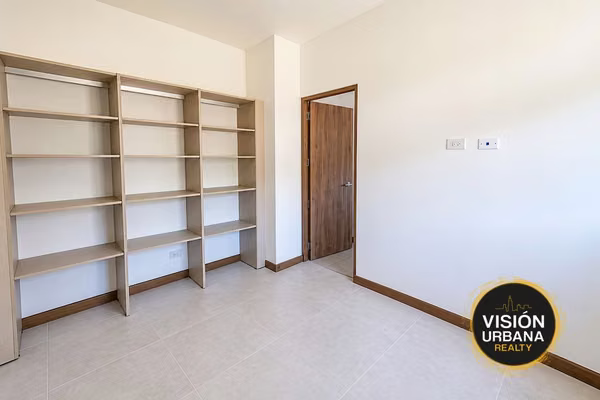 Penthouse de 4 Habitaciones en Condominio Vista Al Valle