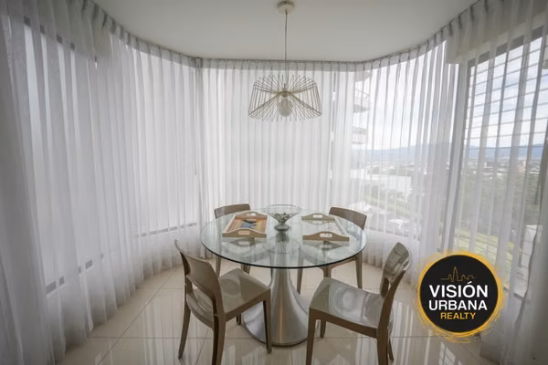Apartamento Remodelado de 3 Habitaciones en Condominio Vistas de Mayorca