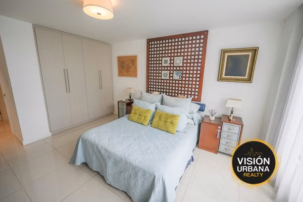 Apartamento Remodelado de 3 Habitaciones en Condominio Vistas de Mayorca