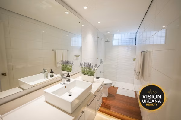 Apartamento Remodelado de 3 Habitaciones en Condominio Vistas de Mayorca