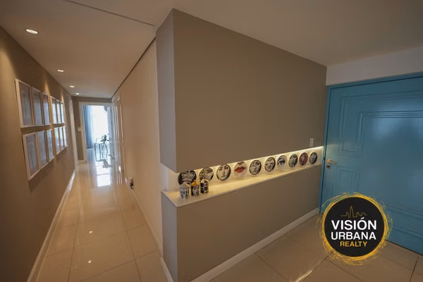 Apartamento Remodelado de 3 Habitaciones en Condominio Vistas de Mayorca