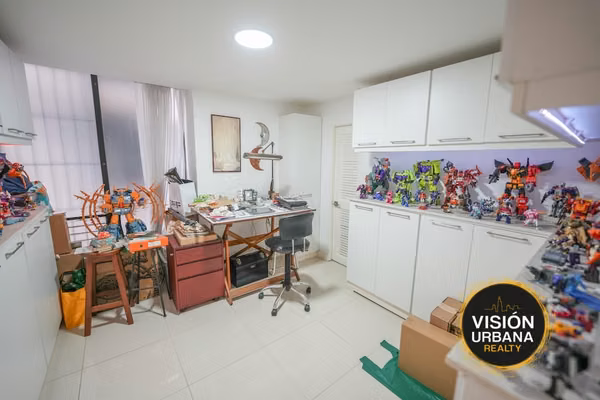 Apartamento Remodelado de 3 Habitaciones en Condominio Vistas de Mayorca