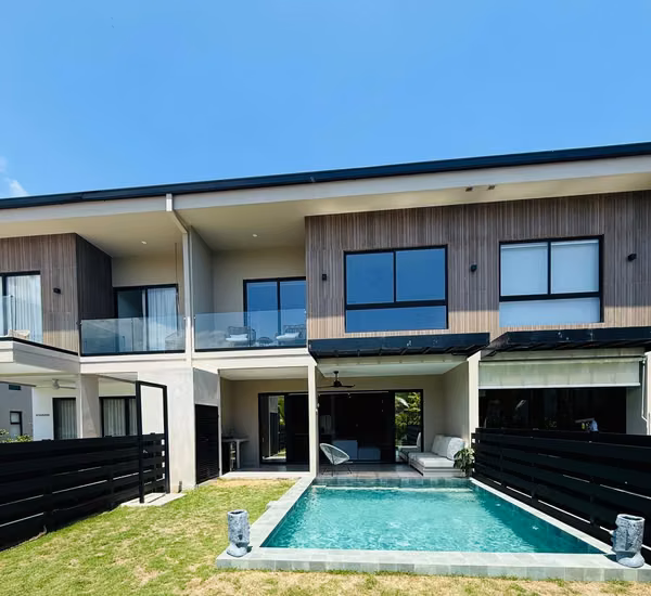 HOUSE IN LUXURY CONDO FACING THE SEA - 124; BEAUTIFUL BEACH - 124; P641