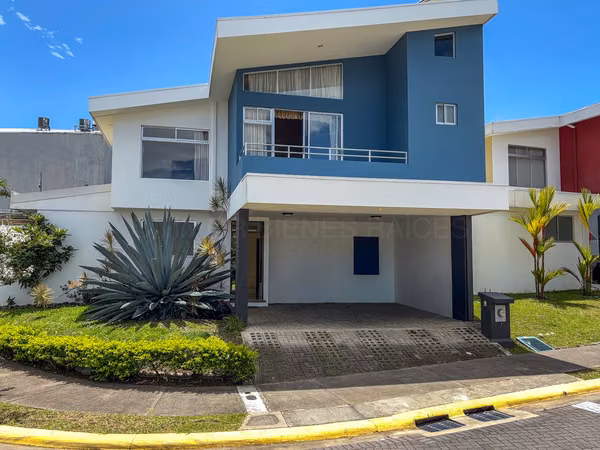 House for Sale 3Hab with Garden in Sabanilla Condo, Mountains of Oca
