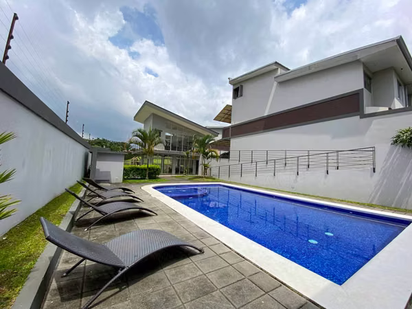 Alquiler de apartamento Amplio con Vista y Amenidades