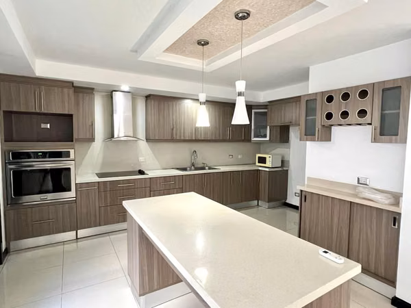 Elegant House for Rent in Pozos de Santa Ana - 124; 240 m ² - 124; $1,900