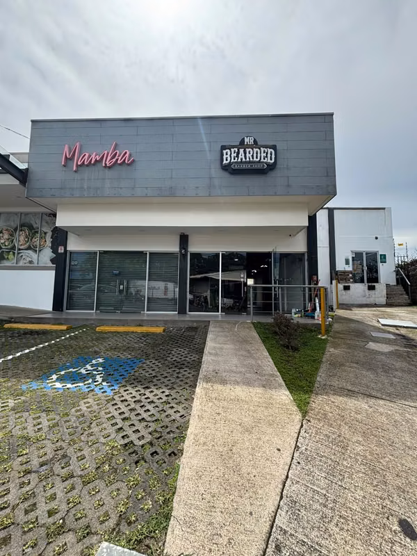 SE ALQUILA LOCAL EN PLAZA COMERCIAL | CERCA A UNIVERSIDAD VERITAS
